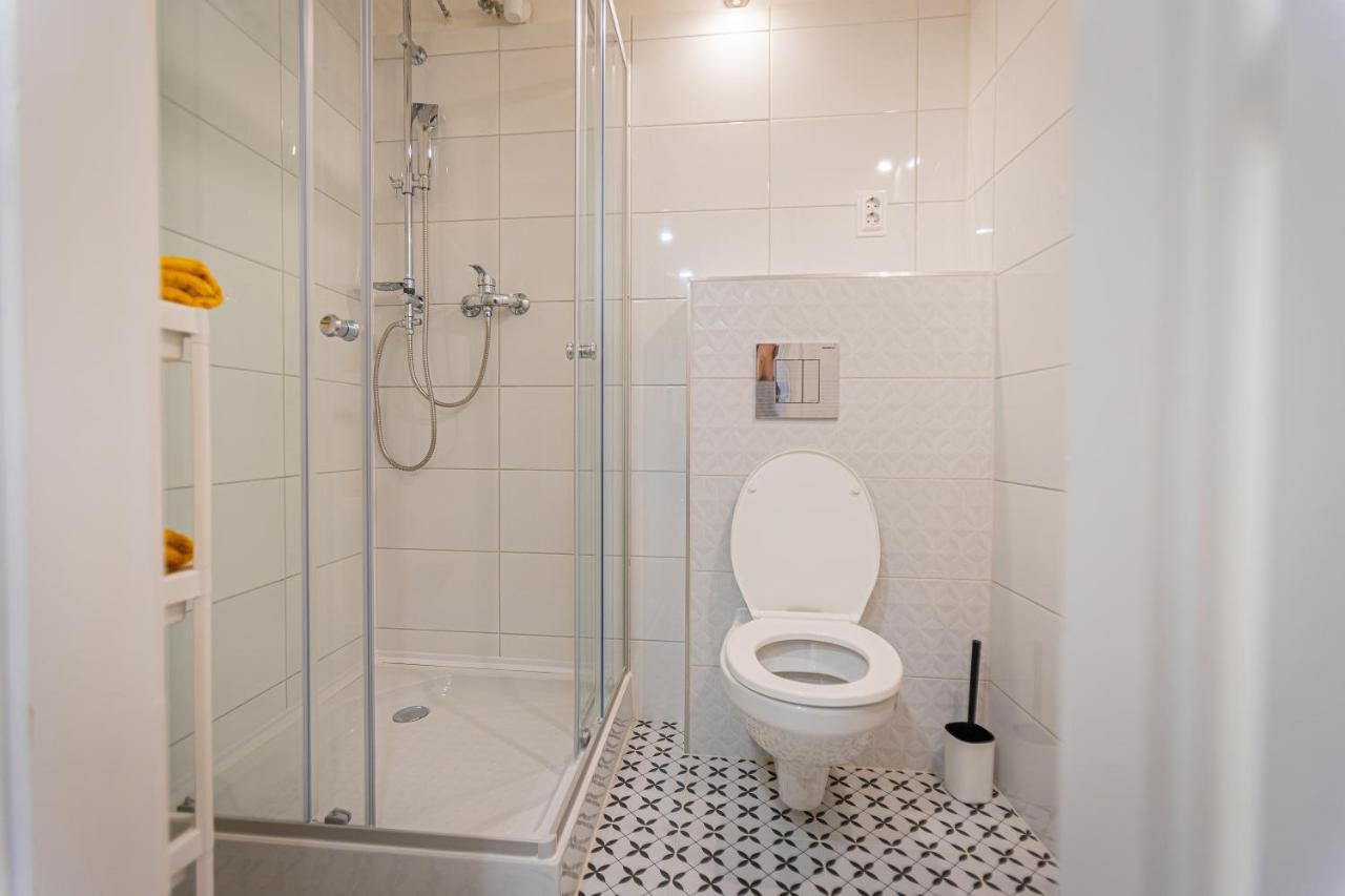 2 Bedroom Apartment In The Dob Street, Emerald Budapest Exterior photo